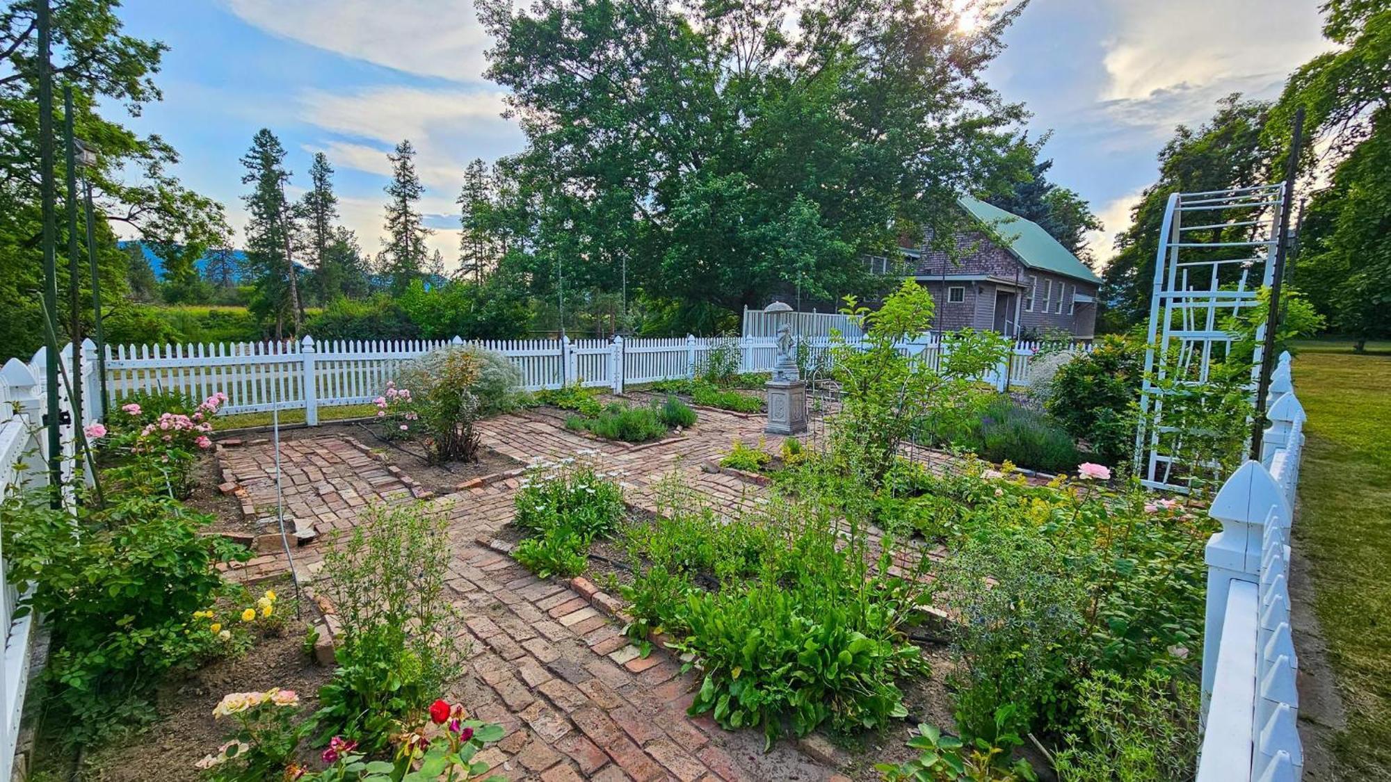 Gardenview Estate Bed And Breakfast Kettle Falls Экстерьер фото